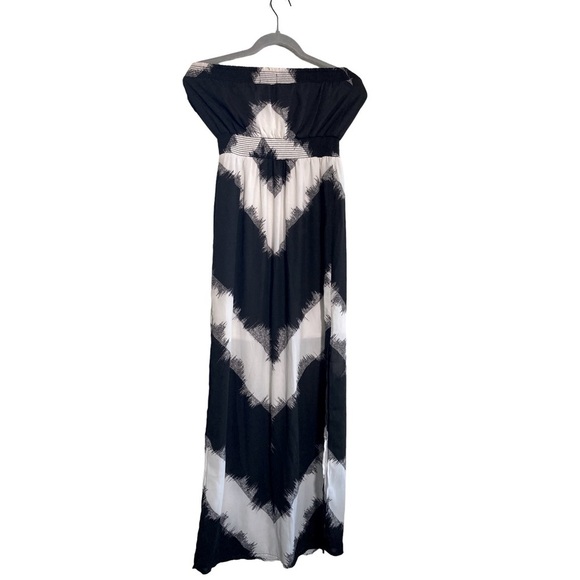Mossimo Supply Co. Dresses & Skirts - Mossimo Strapless Black‎ and White Pattern Maxi Dress XS​​